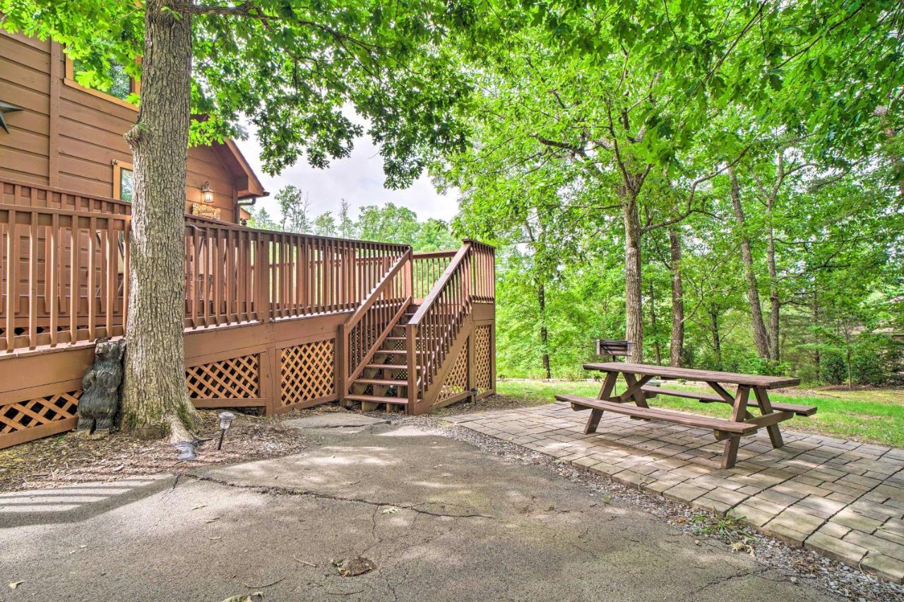 Central Sevierville Cabin With Hot Tub And Views! Exterior photo
