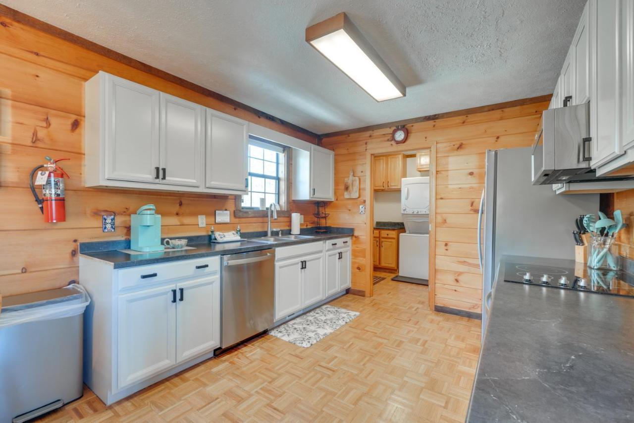 Central Sevierville Cabin With Hot Tub And Views! Exterior photo